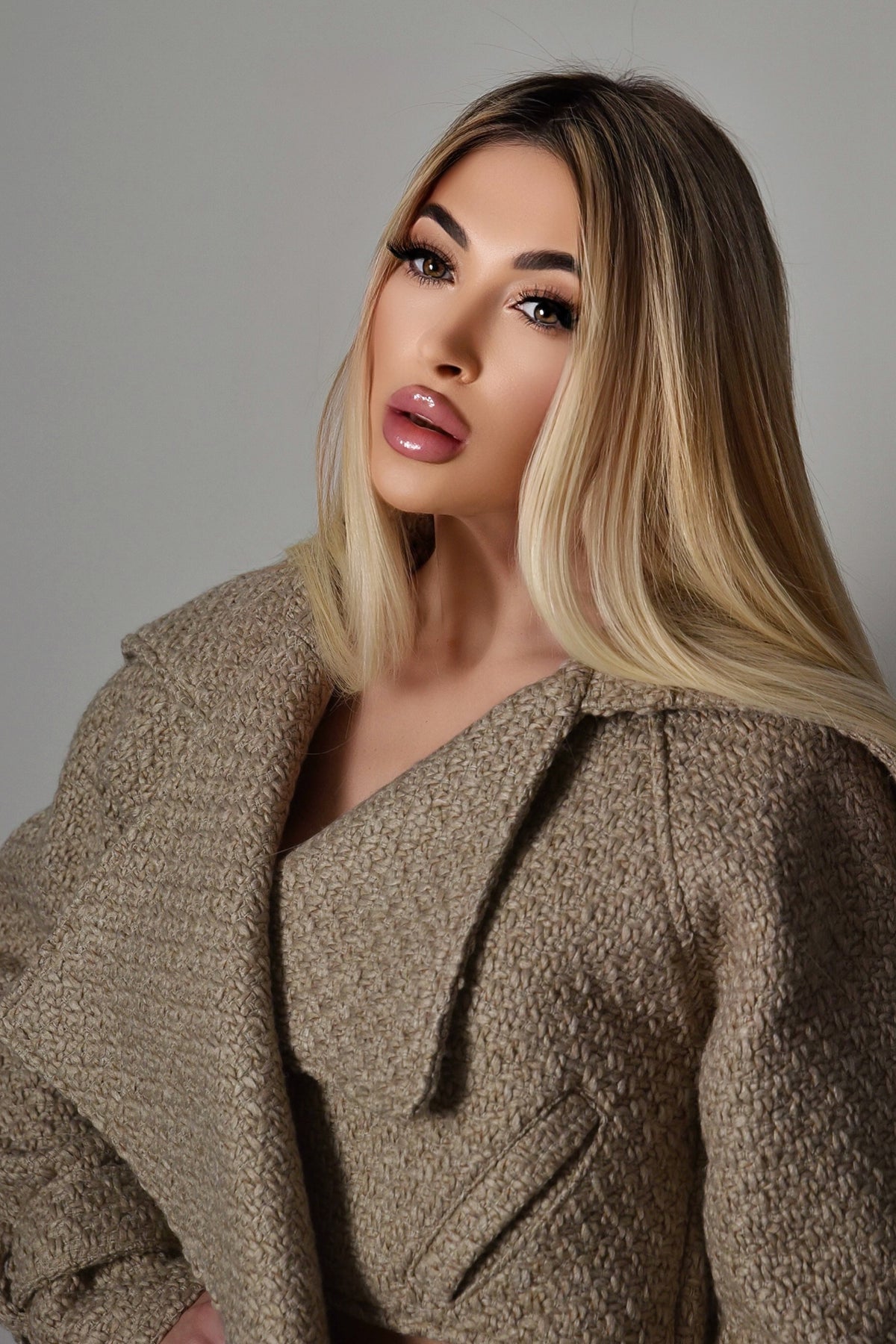 Cropped textured beige coat